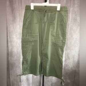 Women’s Olive Green Cargo Pants Capri’s